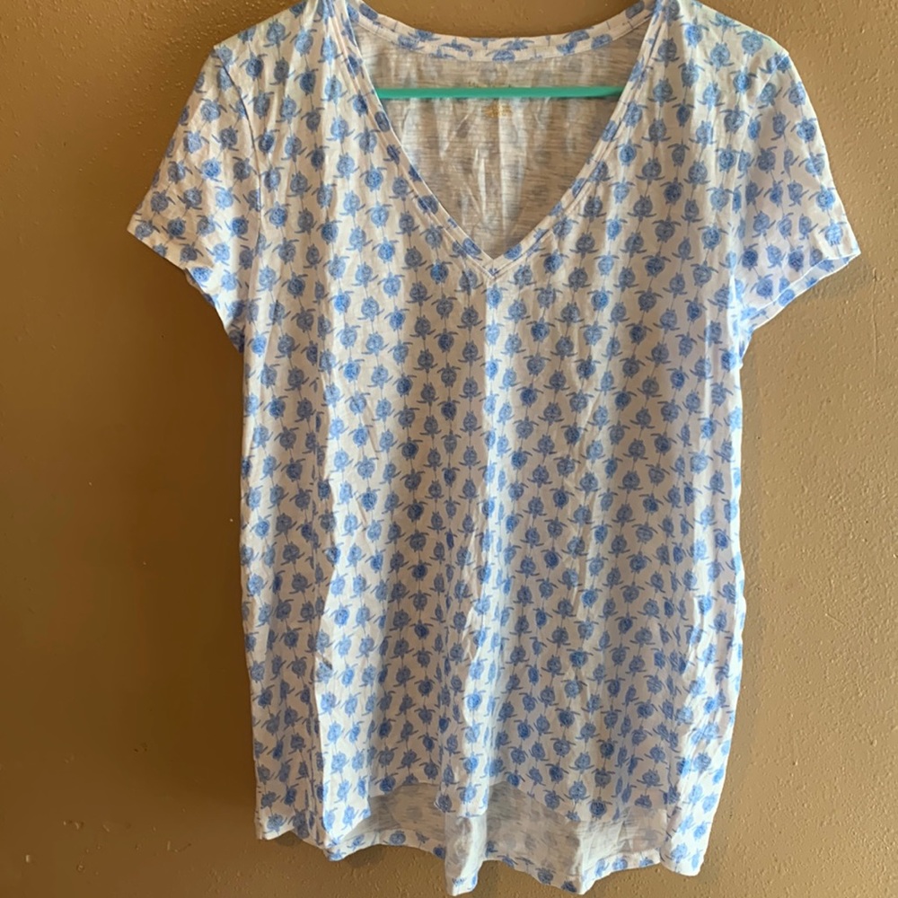 Lilly Pulitzer white blue turtle v neck T-shirt Sz large